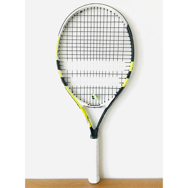 Babolat(バボラ)の【新品同様】バボラ『ニューナダルJr 140』ジュニアテニスラケット／イエロー スポーツ/アウトドアのテニス(ラケット)の商品写真