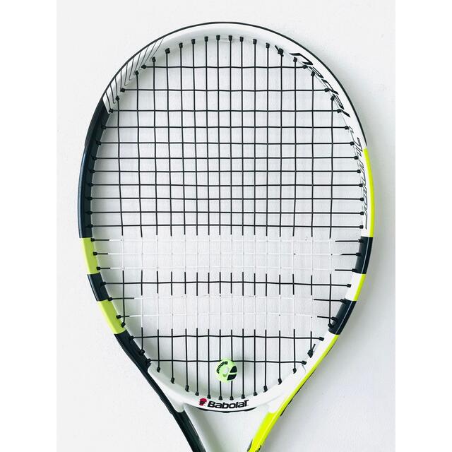 Babolat(バボラ)の【新品同様】バボラ『ニューナダルJr 140』ジュニアテニスラケット／イエロー スポーツ/アウトドアのテニス(ラケット)の商品写真