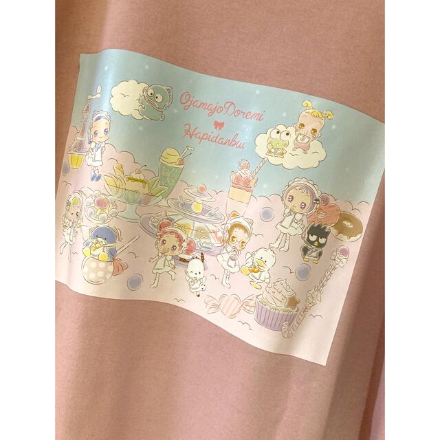 サンリオ(サンリオ)の【新品】おジャ魔女どれみ×はぴだんぶい　Tシャツ エンタメ/ホビーのおもちゃ/ぬいぐるみ(キャラクターグッズ)の商品写真