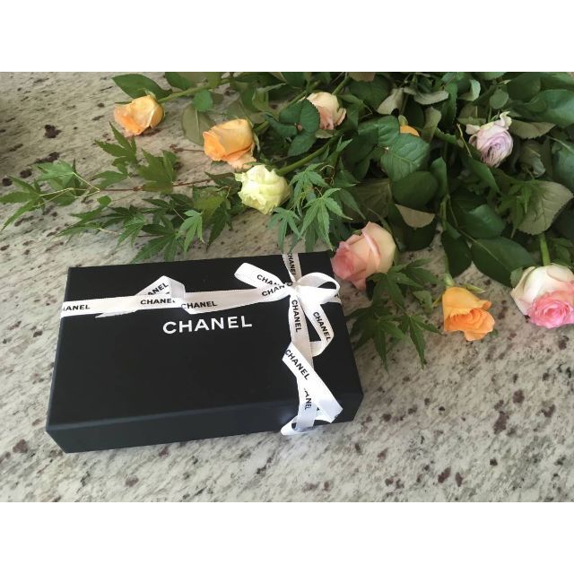 CHANEL(シャネル)の★CHANEL★ソフトケース・空箱・ショップ袋セット★カメリア・リボン付★（２） レディースのファッション小物(その他)の商品写真