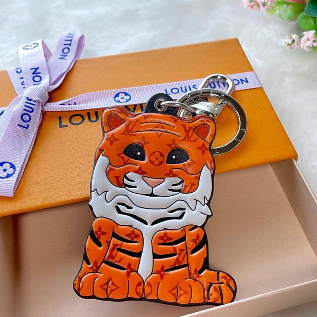 Louis Vuitton MONOGRAM Tiger bag charm and key holder (M77174)