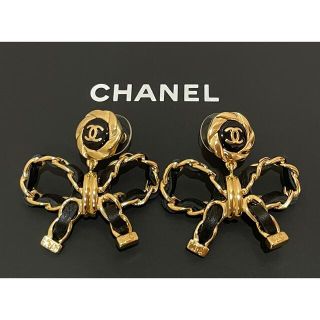 シャネル(CHANEL)の【シャネル】ピアス（リボン型）(ピアス)