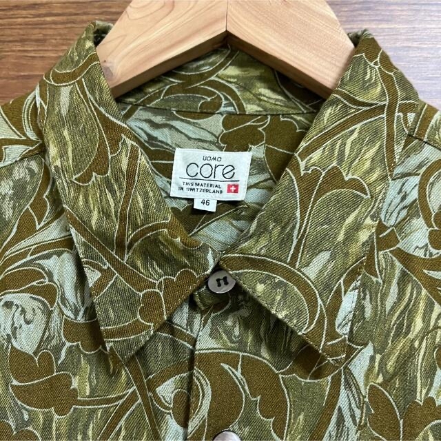 90s 長袖　シャツ　アラベスク　柄シャツ　カーキ　スイス製生地 メンズのトップス(シャツ)の商品写真