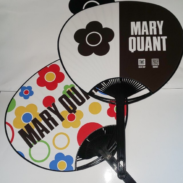 MARY QUANT(マリークワント)の【匿名配送】マリークワント うちわ 2枚セット レディースのファッション小物(その他)の商品写真