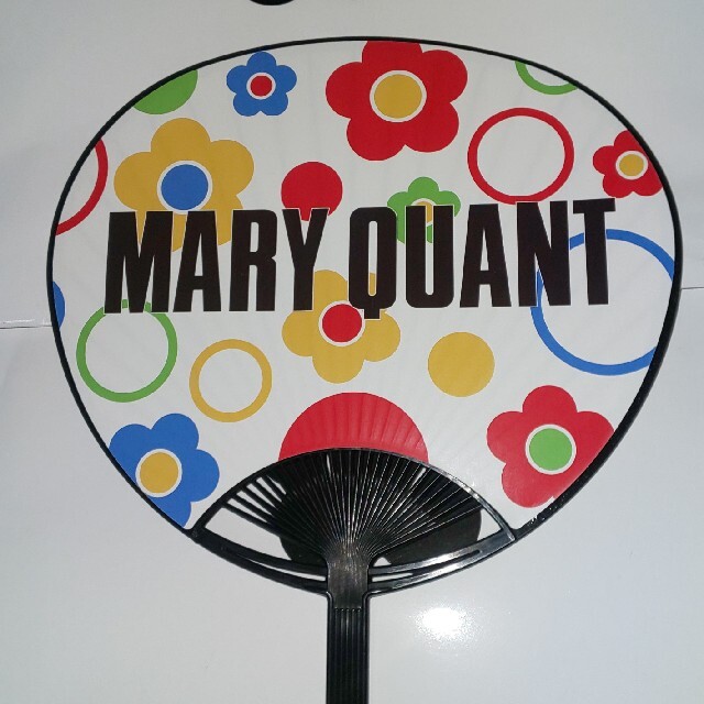 MARY QUANT(マリークワント)の【匿名配送】マリークワント うちわ 2枚セット レディースのファッション小物(その他)の商品写真