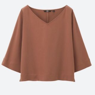 ユニクロ(UNIQLO)の【未使用に近い】UNIQLO　ユニクロ　ドレープブラウス　M(シャツ/ブラウス(半袖/袖なし))