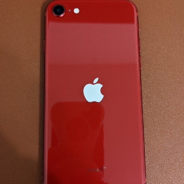 Apple(アップル)のアップル iPhoneSE 第3世代 128GB レッド オマケ付き スマホ/家電/カメラのスマートフォン/携帯電話(スマートフォン本体)の商品写真