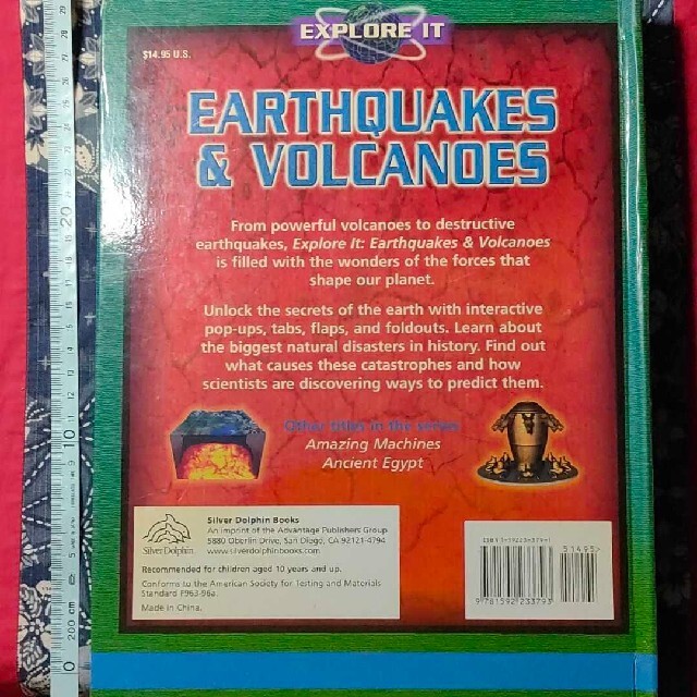EARTHQUAKES & VOLCANOES　仕掛け　絵本　飛び出す　英語 エンタメ/ホビーの本(洋書)の商品写真