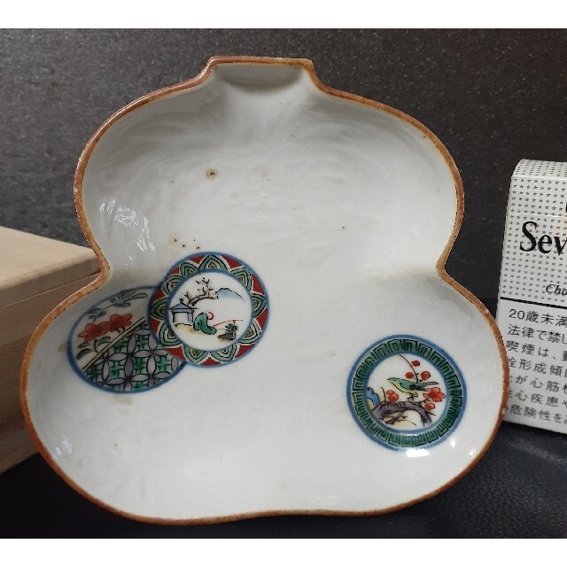 【本物保証❗️】江戸時代前期　古九谷　陽刻浮彫　草花文様　色絵丸文様　瓢形皿