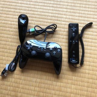 ウィー(Wii)のWiiリモコンセット(黒)(家庭用ゲームソフト)