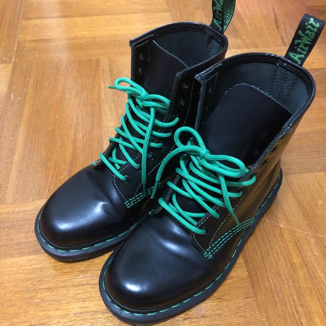 Dr.Martens(ドクターマーチン)のドクターマーチン　uk5 8ホール　黒　緑　ブラック　グリーン　♪ レディースの靴/シューズ(ブーツ)の商品写真