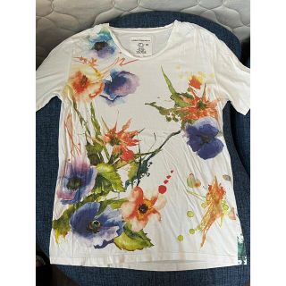 アーバンリサーチ(URBAN RESEARCH)のアーバン　リサーチ　花柄Tシャツ(Tシャツ/カットソー(半袖/袖なし))