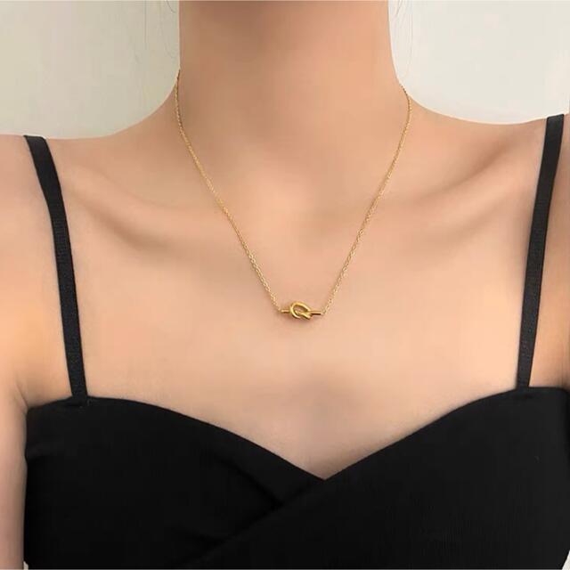 人気♡ ノットネックレス　ゴールド　ステンレス　結び目　リボン　一粒　18k  レディースのアクセサリー(ネックレス)の商品写真