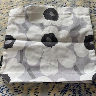 マリメッコ(marimekko)のmarimekkoウニッコ　シルバーカラー　バック新品未使用品(トートバッグ)