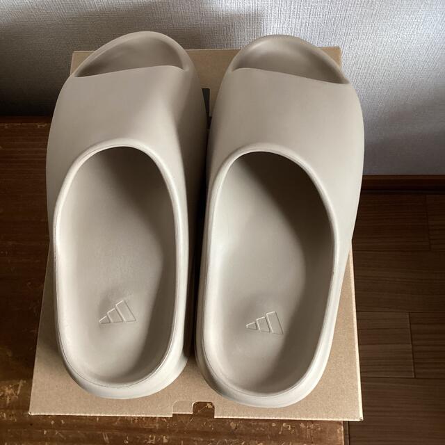 adidas(アディダス)のadidas yeezy slide pure 27.5cm メンズの靴/シューズ(サンダル)の商品写真