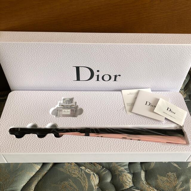 Christian Dior(クリスチャンディオール)の非売品　Dior  扇子　香水　セット エンタメ/ホビーのコレクション(ノベルティグッズ)の商品写真