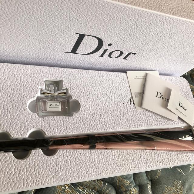 Christian Dior(クリスチャンディオール)の非売品　Dior  扇子　香水　セット エンタメ/ホビーのコレクション(ノベルティグッズ)の商品写真