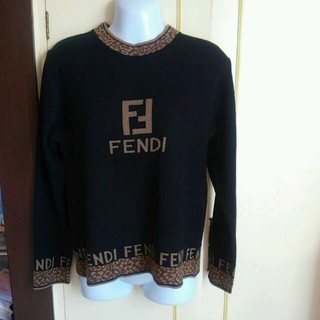 フェンディ(FENDI)のさきちゃんｾｰﾙ中様専用FENDIのセーター(ニット/セーター)