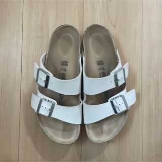 ビルケンシュトック(BIRKENSTOCK)のBIRKENSTOCK白サンダル(サンダル)