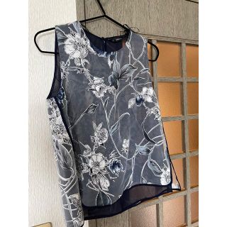 ザラ(ZARA)のZARA 新品　花柄ブルー　ノースリーブ　トップス(カットソー(半袖/袖なし))