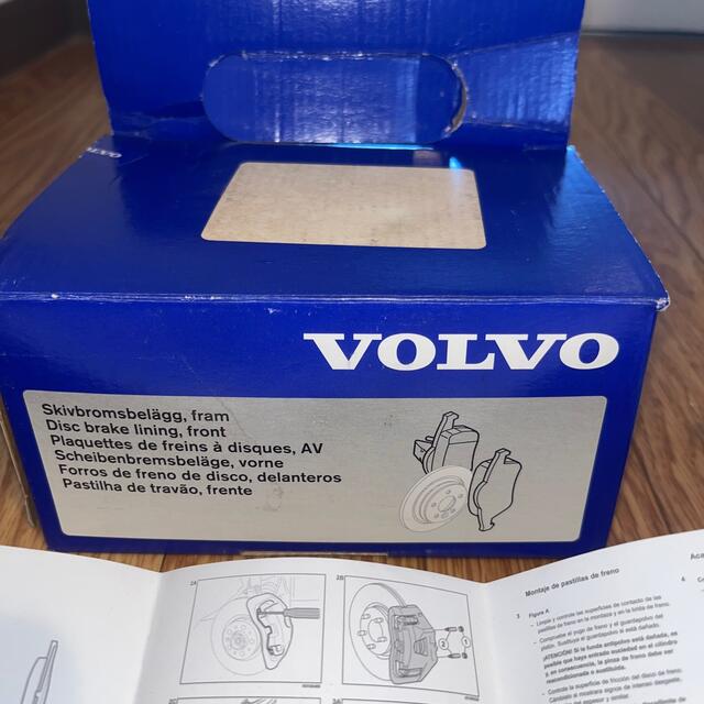 Volvo(ボルボ)の【未使用】ボルボ　純正　フロントブレーキパッド　V６０/S６０/V７０用 自動車/バイクの自動車(車種別パーツ)の商品写真