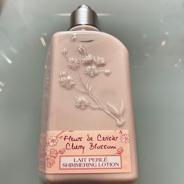 L'OCCITANE(ロクシタン)のロクシタン チェリーブロッサム シマーリング ボディミルク  250mL コスメ/美容のボディケア(ボディローション/ミルク)の商品写真