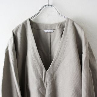 v neck loose shirt（khaki）新品タグ付きyonfa