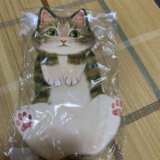 フェリシモ(FELISSIMO)のぶらさがる猫のペーパーストッカー　キジ白(トイレ収納)