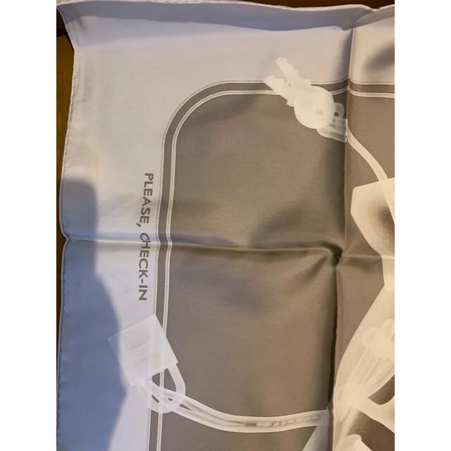 Hermes(エルメス)の期間限定　大幅値下げ　新品タグ付き　エルメスカレ90 プリーズチェックイン レディースのファッション小物(バンダナ/スカーフ)の商品写真