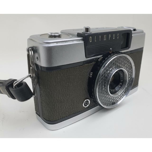 OLYMPUS - フィルムが2倍に使えるハーフカメラの定番 OLYMPUS - フィルムが2倍に使えるハーフカメラの定番