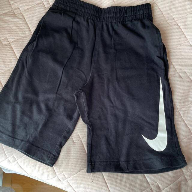 NIKE(ナイキ)のハーフパンツ　130〜140 ブラック キッズ/ベビー/マタニティのキッズ服男の子用(90cm~)(パンツ/スパッツ)の商品写真