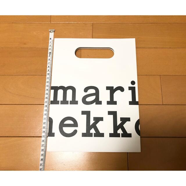 marimekko(マリメッコ)の【新品・未使用】マリメッコ・ショッパー（紙袋） レディースのバッグ(ショップ袋)の商品写真