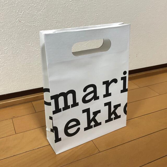 marimekko(マリメッコ)の【新品・未使用】マリメッコ・ショッパー（紙袋） レディースのバッグ(ショップ袋)の商品写真