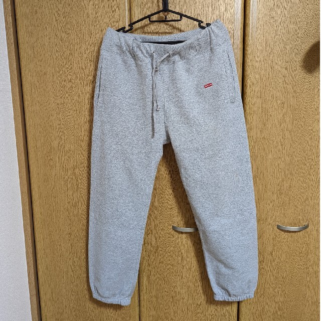 Supreme(シュプリーム)のSupreme Small Box Sweatpant メンズのパンツ(その他)の商品写真