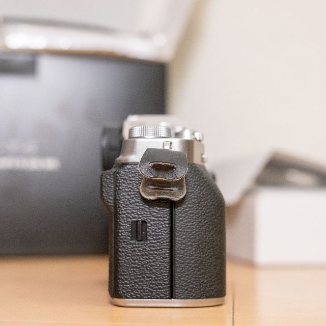 富士フイルム(フジフイルム)のFUJIFILM X-T4 スマホ/家電/カメラのカメラ(ミラーレス一眼)の商品写真
