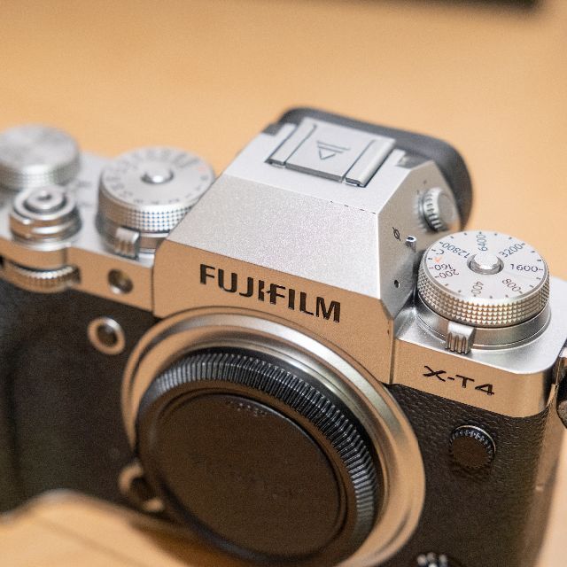 富士フイルム(フジフイルム)のFUJIFILM X-T4 スマホ/家電/カメラのカメラ(ミラーレス一眼)の商品写真