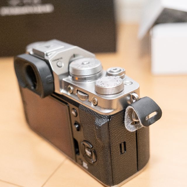 富士フイルム(フジフイルム)のFUJIFILM X-T4 スマホ/家電/カメラのカメラ(ミラーレス一眼)の商品写真