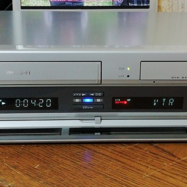 SHARP(シャープ)のSHARP VHS/DVDレコーダー【DV-RW100】 スマホ/家電/カメラのテレビ/映像機器(DVDレコーダー)の商品写真