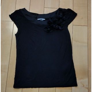 エイチアンドエム(H&M)の1～2度着用！お花の装飾が豪華なH&Mのとろみトップス(Tシャツ(半袖/袖なし))