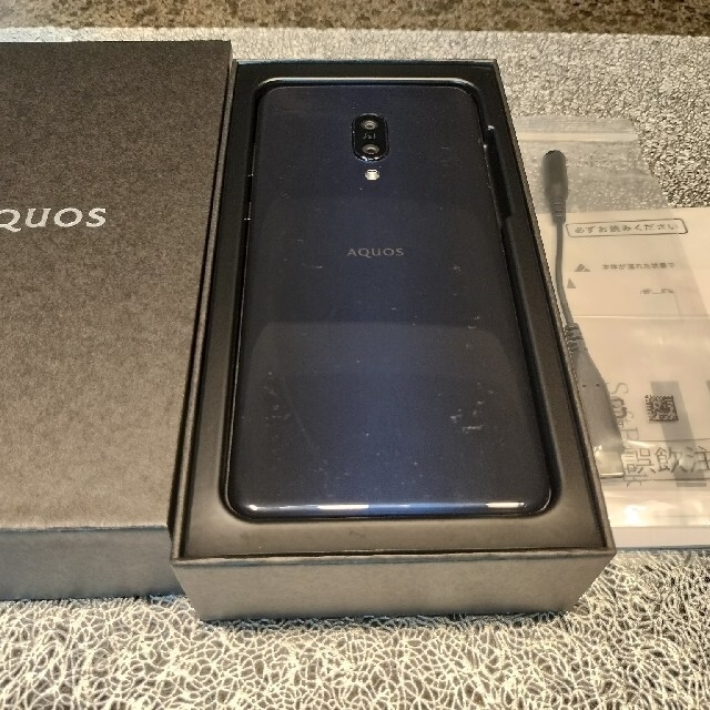 AQUOS(アクオス)のSHARP　AQUOSzero2　アストロブラック256GB スマホ/家電/カメラのスマートフォン/携帯電話(スマートフォン本体)の商品写真