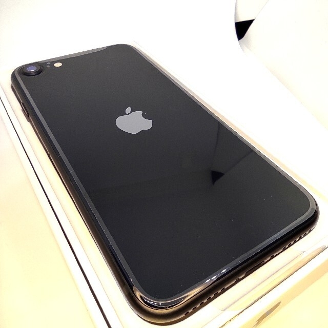 Apple(アップル)の【新品・未使用】iPhone SE3 本体 ミッドナイト 64GB SIMフリー スマホ/家電/カメラのスマートフォン/携帯電話(スマートフォン本体)の商品写真