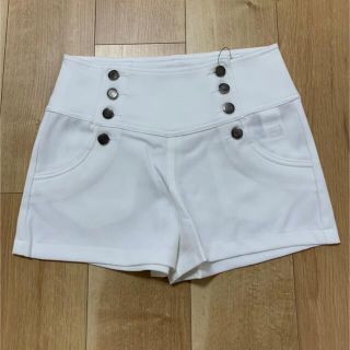 クリックス(CRYX)の【新品】CRYX ホワイトショートパンツ　S(ショートパンツ)