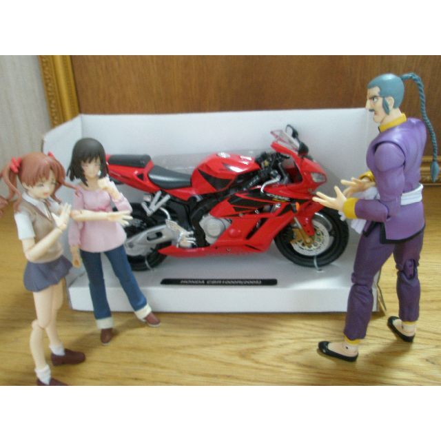 ホンダ(ホンダ)の1/12スケール　HONDA　CBR1000R（2005）NewRayToys製 エンタメ/ホビーのおもちゃ/ぬいぐるみ(模型/プラモデル)の商品写真