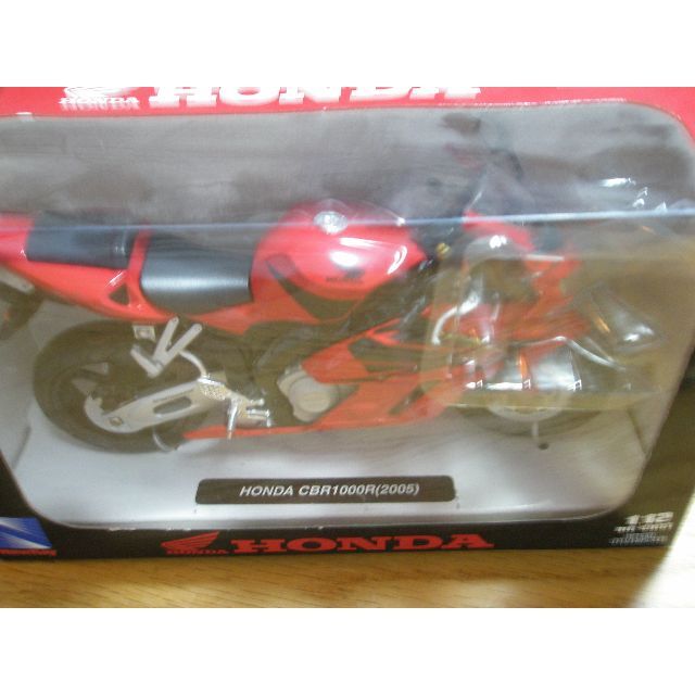 ホンダ(ホンダ)の1/12スケール　HONDA　CBR1000R（2005）NewRayToys製 エンタメ/ホビーのおもちゃ/ぬいぐるみ(模型/プラモデル)の商品写真