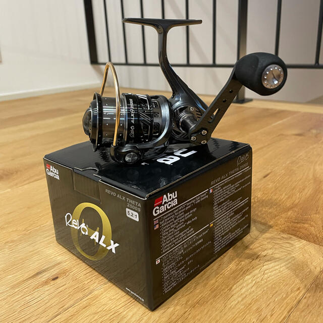 AbuGarcia(アブガルシア)のRevo ALX THETA 2500S スポーツ/アウトドアのフィッシング(リール)の商品写真