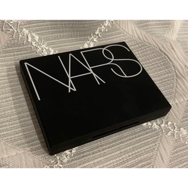 NARS(ナーズ)のNARS ヴォワヤジュール アイシャドーパレット 1199 コスメ/美容のベースメイク/化粧品(アイシャドウ)の商品写真