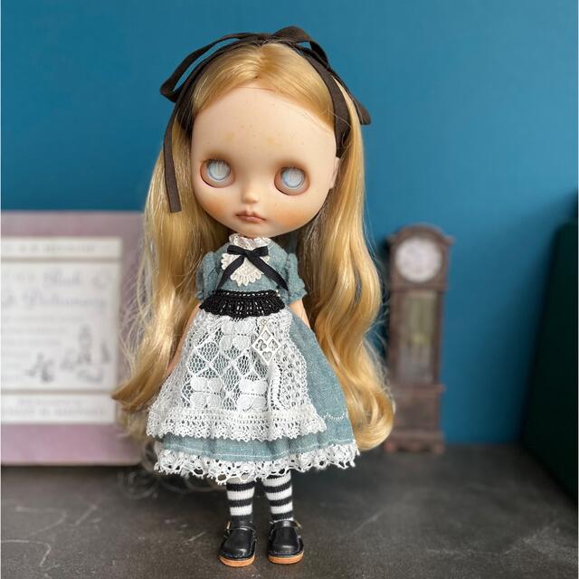 いいスタイル ブライス アリス柄ワンピース ドール 服 リカちゃんの服 アウトフィット アリス柄ワンピ