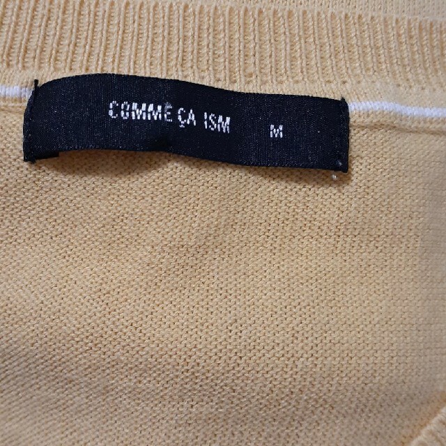 COMME CA ISM(コムサイズム)の古着　毛玉やスレあり　長袖　からし色　可愛い薄手のカーディガン　上着　トップス レディースのトップス(カーディガン)の商品写真