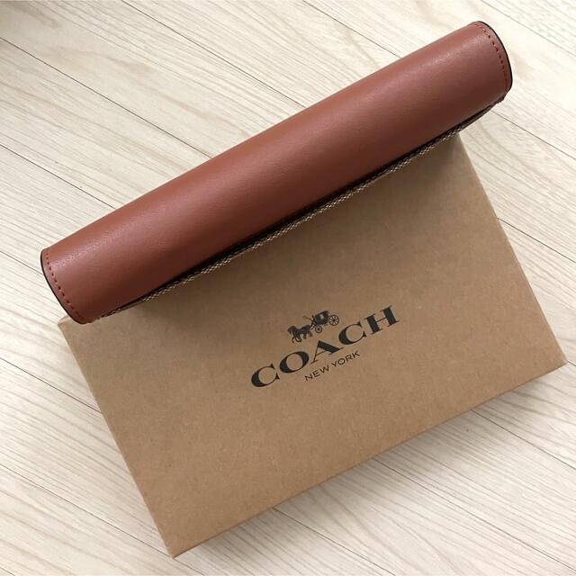 COACH(コーチ)の【正規品】ブラウン　フラップ　３つ折り　新品　長財布　定番　コーチ レディースのファッション小物(財布)の商品写真