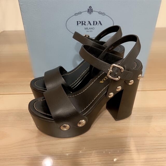 PRADA(プラダ)のPRADA 大人気 サンダル 百々千晴 36 レディースの靴/シューズ(サンダル)の商品写真